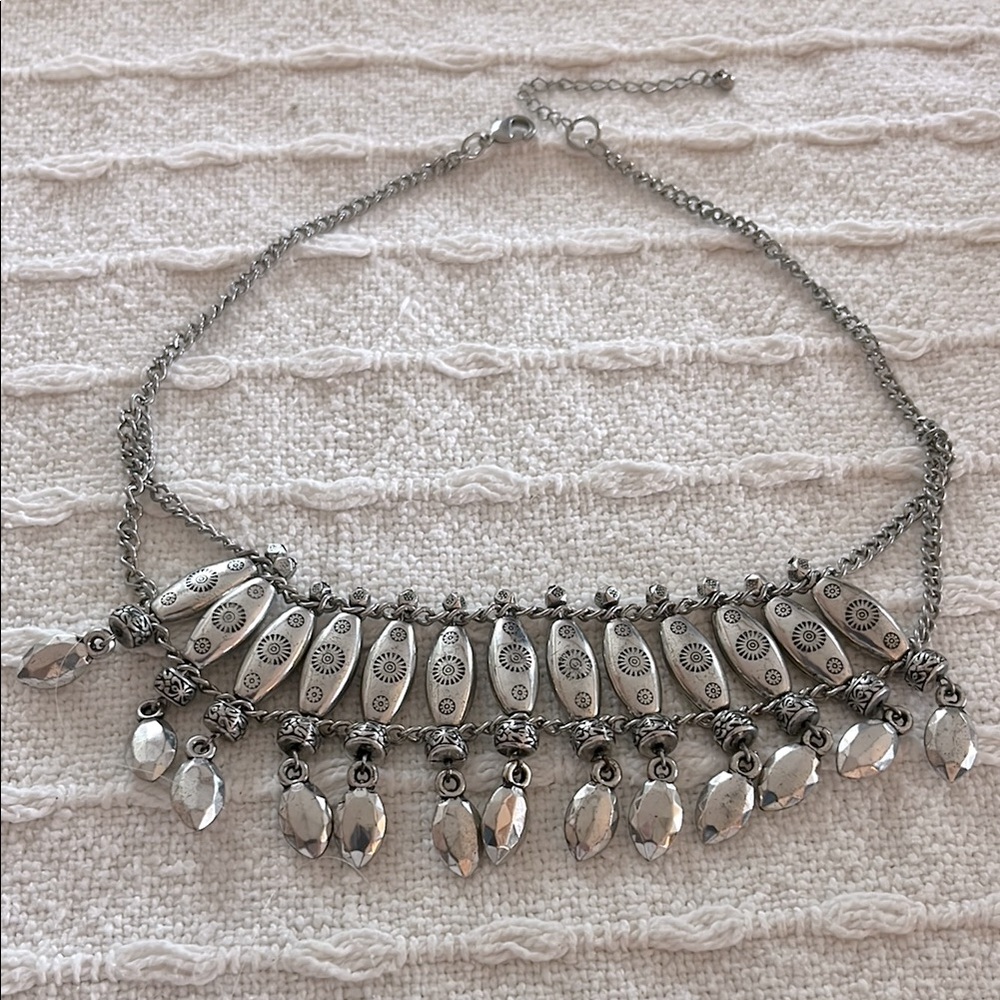 Silver metal 16” necklace with 3” extender. Vintage - unique and fun!